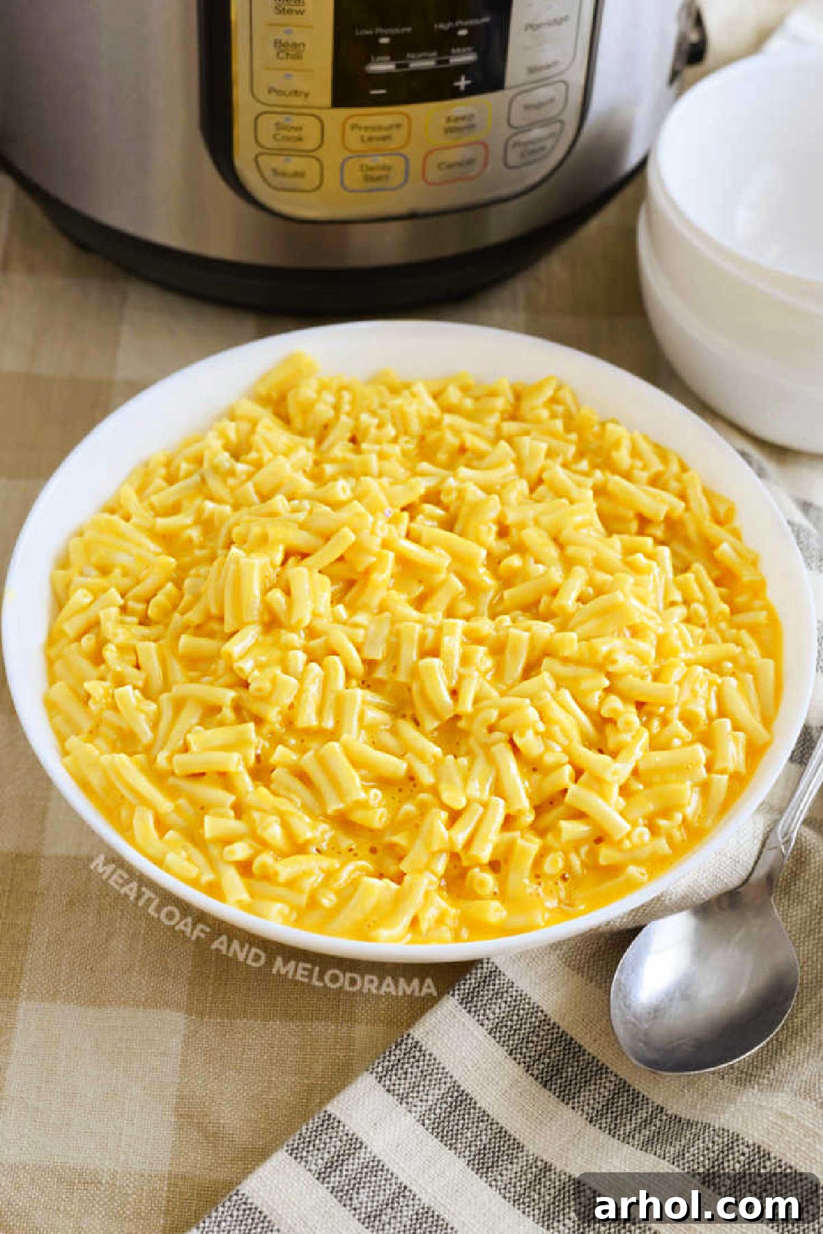 Creamy Instant Pot Kraft Mac and Cheese 2 A bowl of hot, creamy Instant Pot Kraft Mac and Cheese on a rustic wooden table, ready to be enjoyed.
