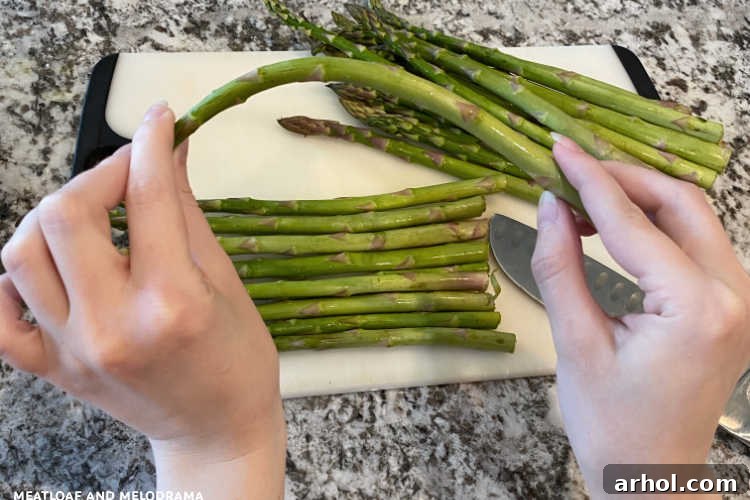 bend asparagus in 2 hands