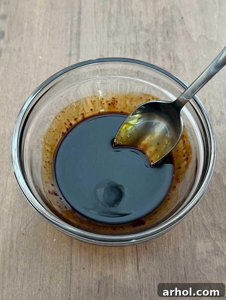 Mix instant coffee crystals with vanilla extract in a small bowl.