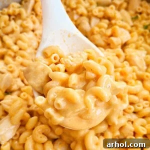 buffalo chicken mac and cheese on a serving spoon.