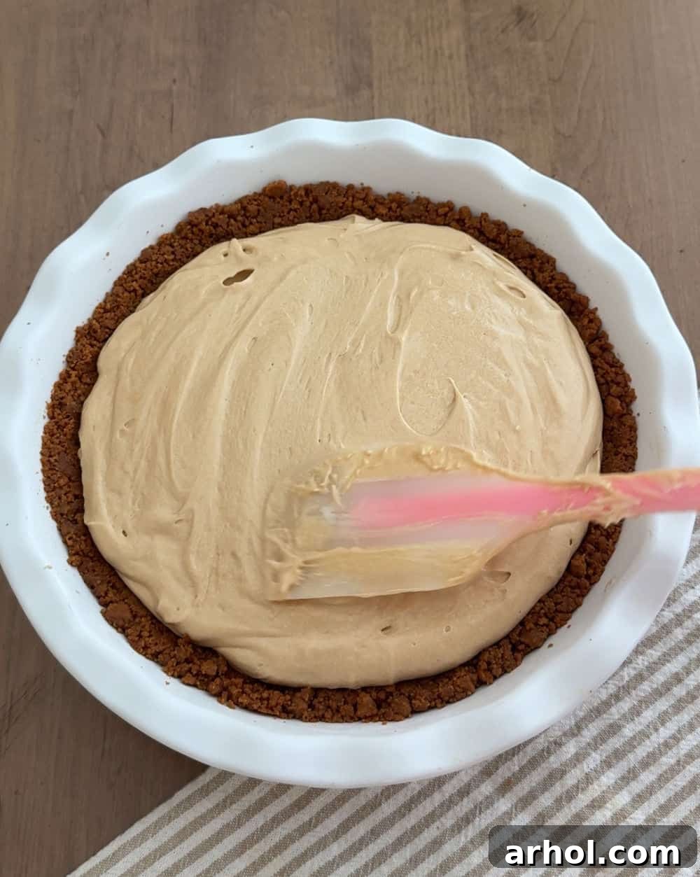 Irresistible No-Bake Cookie Butter Pie 7 spread filling into crust.
