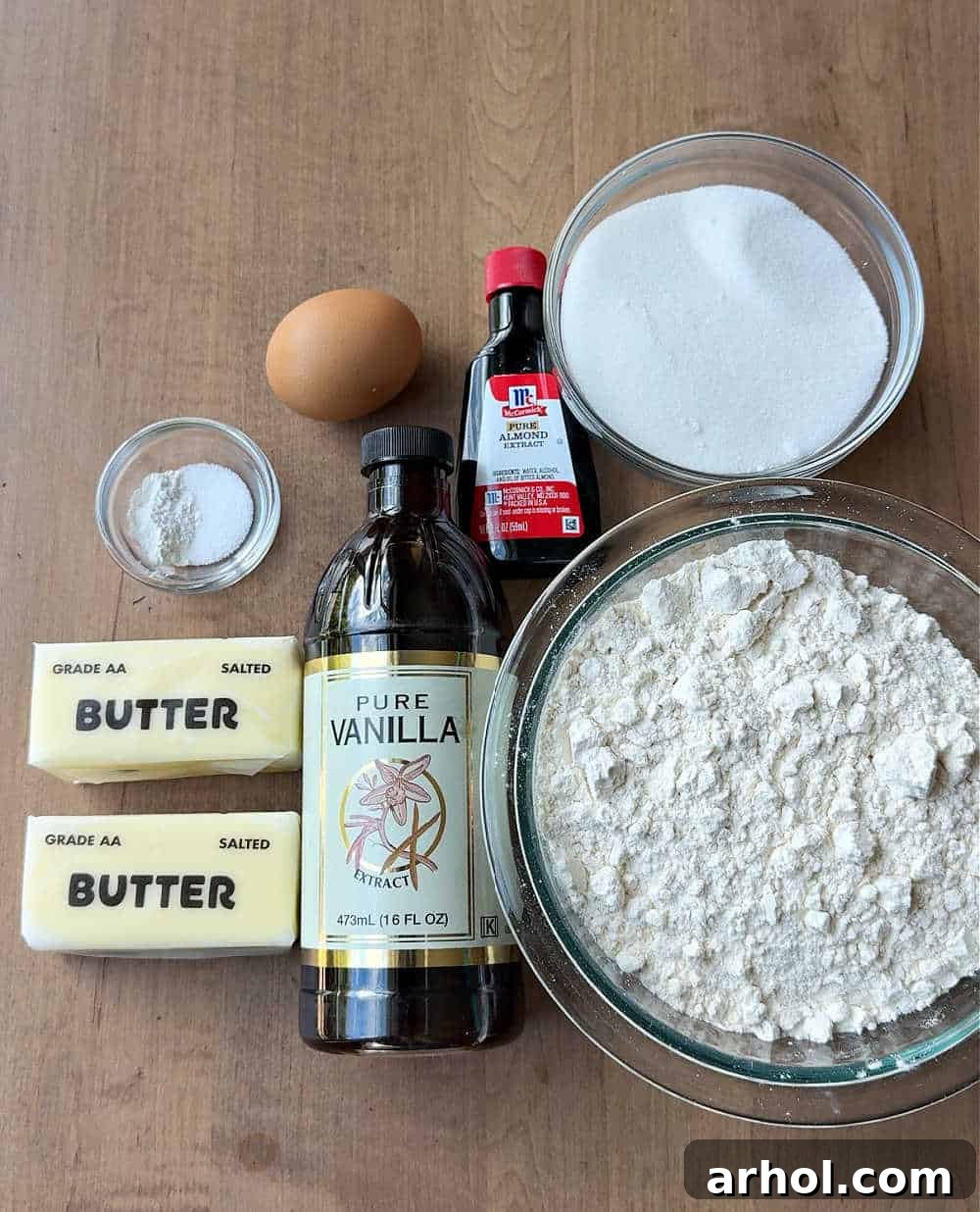 flour, butter, sugar, egg, almond and vanilla, salt and baking powder.