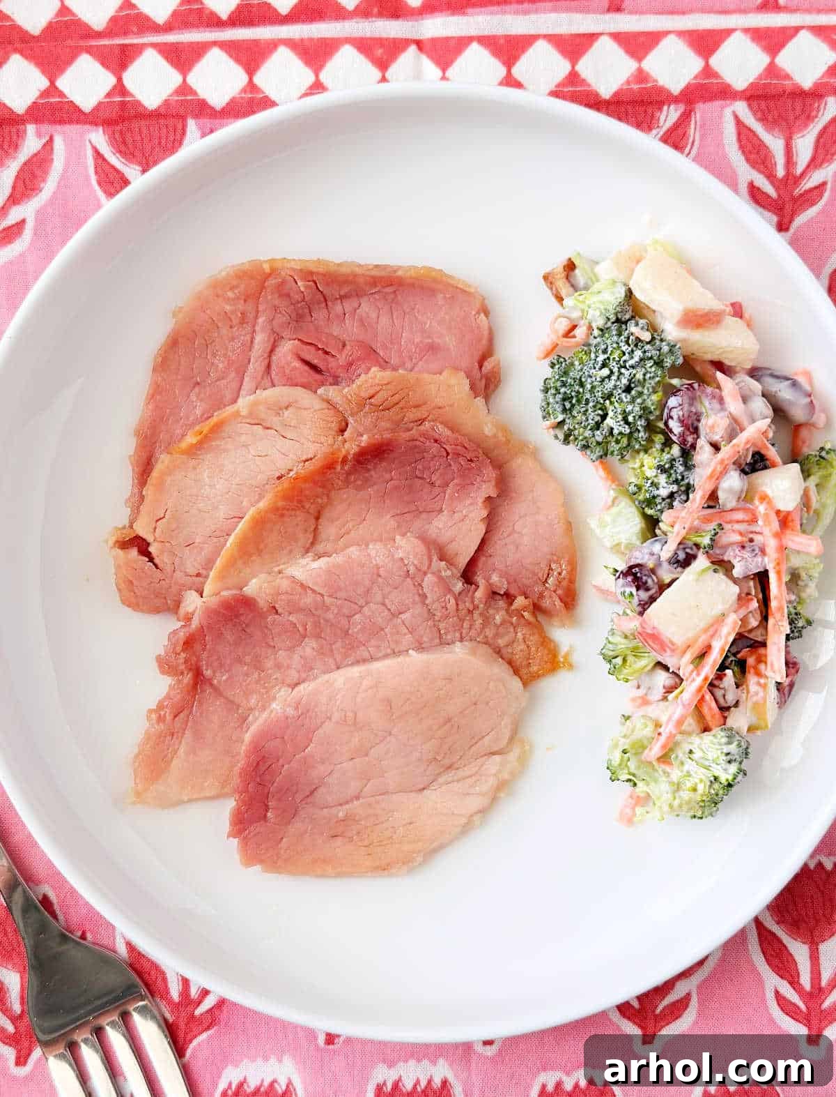 Perfect Oven-Baked Ham Slices: Easy, Juicy Recipe for Weeknight Dinners 9 brown sugar ham with broccoli salad on a plage.