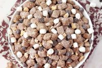 S’mores Puppy Chow: Chocolate and Marshmallow Snack Mix