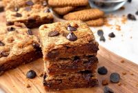 Gooey Biscoff Cookie Butter Bars with Crunchy Crust